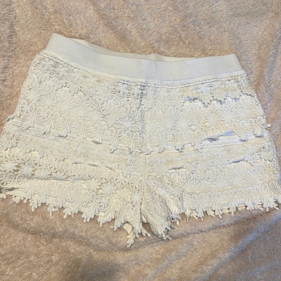 Express Medium White Eyelet Shorts - Picture 1 of 3